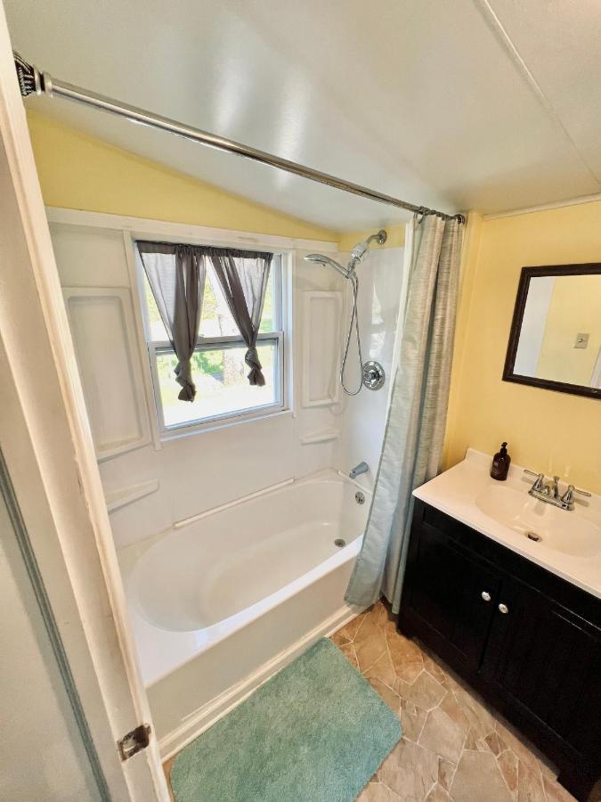 Henry Giggling Creek Cottage - Bedjet! King Sized! Gazebo, 45 Acres, Arcades, Nintendo, More מראה חיצוני תמונה